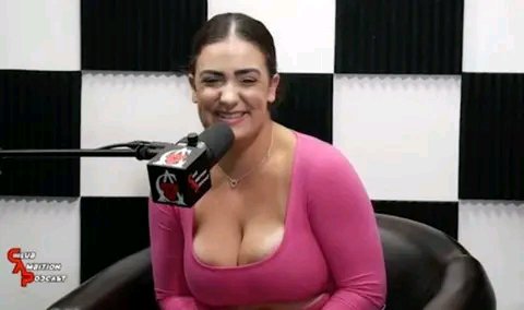 Woman Who Threw Her Size 36G Bra At Drake Reveals He Slid In Her&nbsp;DM.